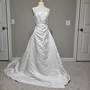 David's Bridal Michelangelo A-Line Beaded Wedding Gown Size 8 Ivory Champagne